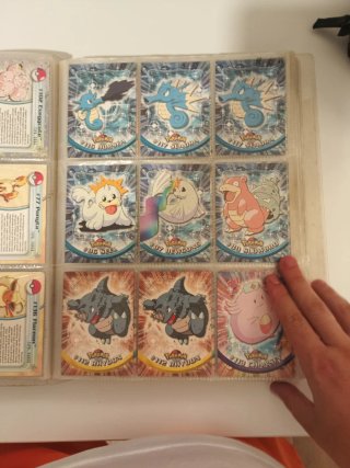 Álbum de cromos Pokémon antiguo