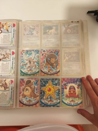 Álbum de cromos Pokémon antiguo