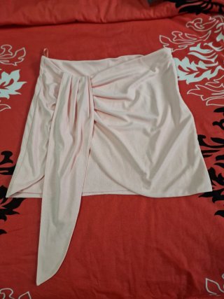 Falda rosa drapeada