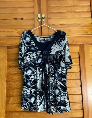 Blusa estampada azul y blanca