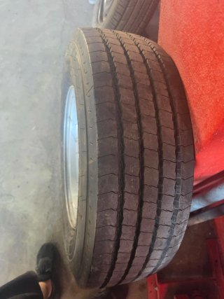 Llanta Camión Pirelli 265/70 R 19.5