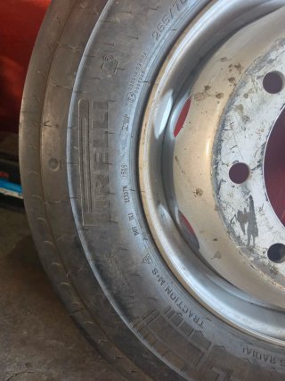 Llanta Camión Pirelli 265/70 R 19.5