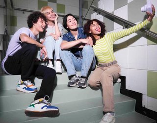 - Instax cámara instantánea con lente selfie