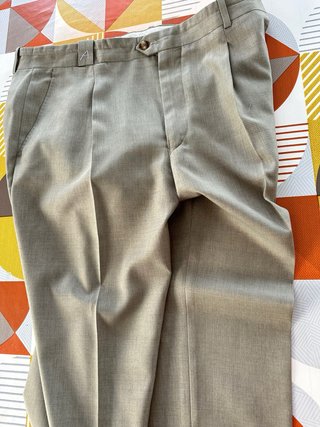Pantalón de vestir,  hombre. Talla 46.