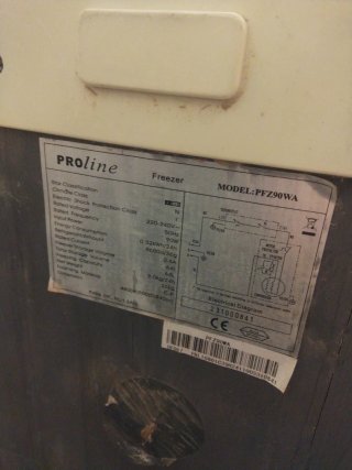 Piccolo frigorifero con congelatore