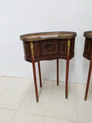 Antiguas mesitas de riñón Luis XV