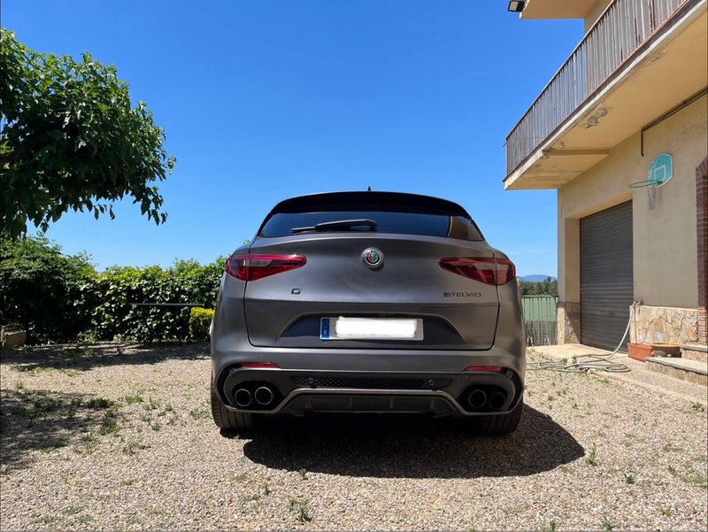 Alfa Romeo Stelvio Quadrifoglio - foto 1