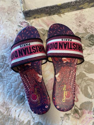 Sandalias planas estampadas