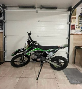 Moto Cross Negra y Verde