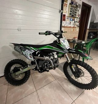 Moto Cross Negra y Verde