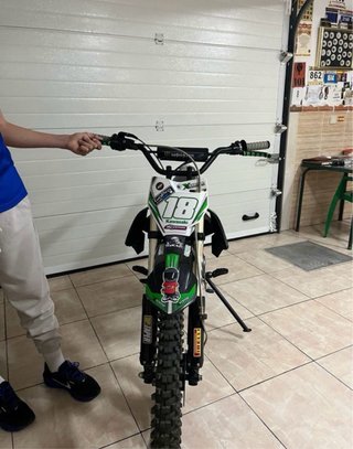Moto Cross Negra y Verde