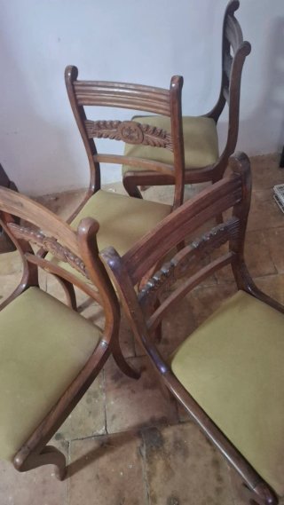 4 sillas antiguas en muy buen estado