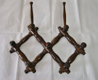 Appendiabiti espandibile in legno