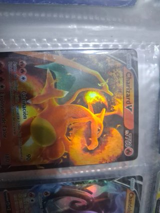 Carta Pokémon Charizard V Básico