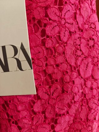 Vestido guipur rosa cuello halter