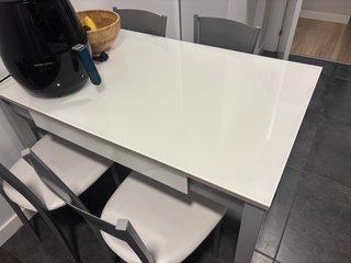 Mesa y 4 sillas de cocina