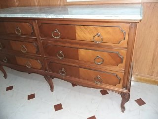 Cómoda madera clásica