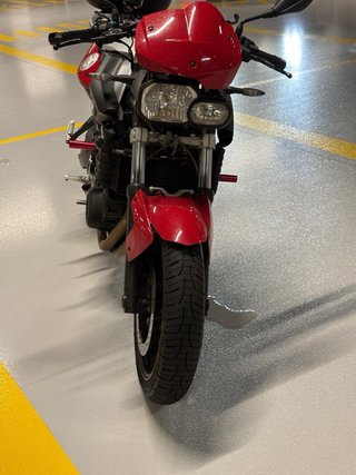 BMW F800R Naked Roja y Negra