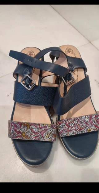 Sandalias cuña azul y multicolor talla 37