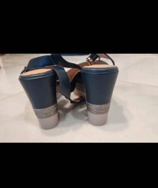 Sandalias cuña azul y multicolor talla 37