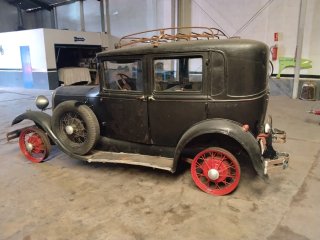 Ford  A cuatro puertas año  1928