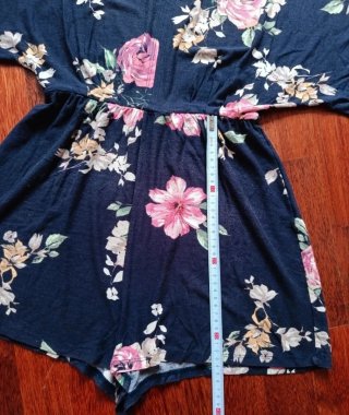 Mono Bershka floral azul y rosa