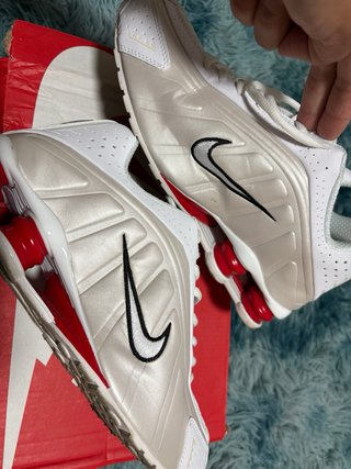 Nike Shox R4 Blancas y Plateadas