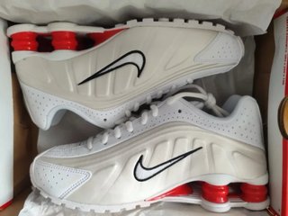 Nike Shox R4 Blancas y Plateadas