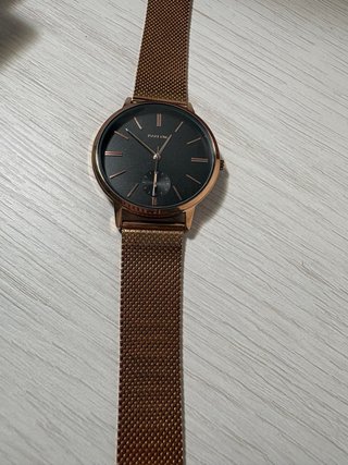 Reloj color oro rosa con esfera en negro