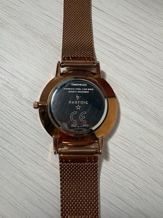 Reloj color oro rosa con esfera en negro