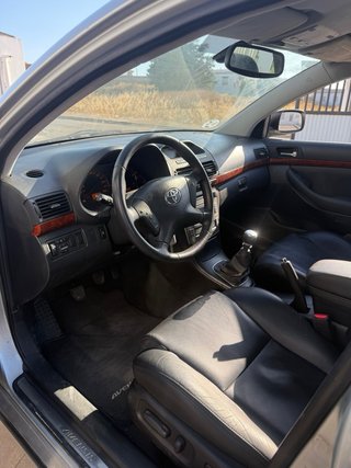 Toyota Avensis 2.2 D-4D D-Cat Executive