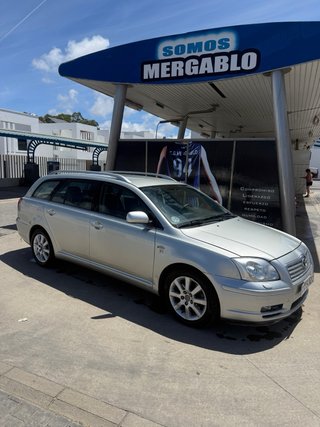 Toyota Avensis 2.2 D-4D D-Cat Executive