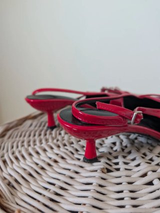 Zapatos de tacón rojos