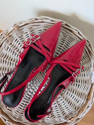 Zapatos de tacón rojos