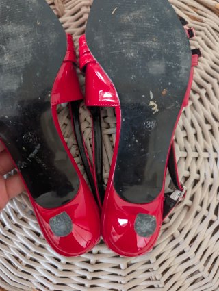 Zapatos de tacón rojos