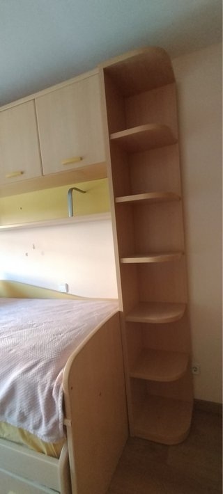 Dormitorio completo de 2 camas, armarios y cajones