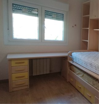 Dormitorio completo de 2 camas, armarios y cajones