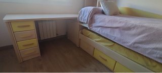 Dormitorio completo de 2 camas, armarios y cajones