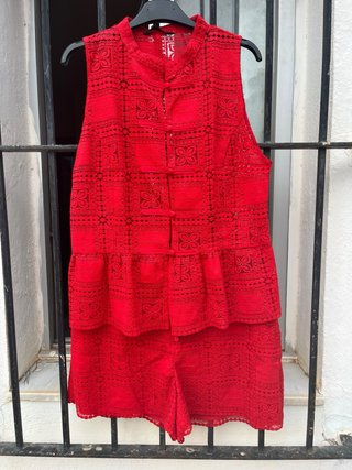 Blusa  y short guipur Rojo alarmares T/L Zara