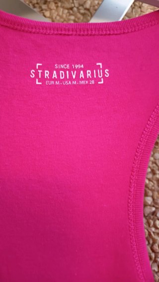 Lote dos camisetas de Mango y Stradivarius