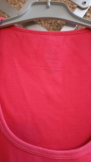 Lote dos camisetas de Mango y Stradivarius