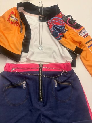 Traje Rumi avion