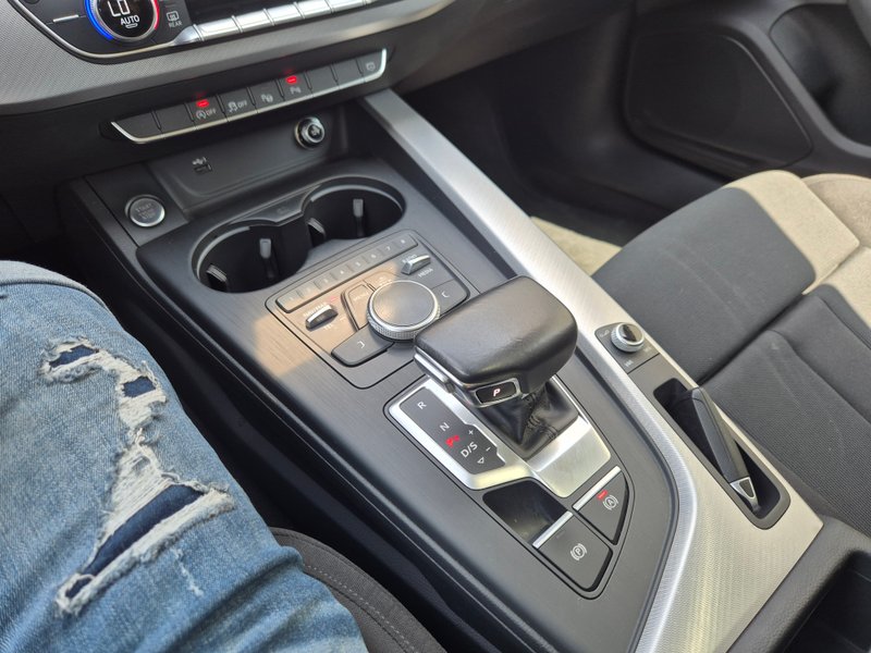 Audi A4 AVANT 2.0 TDI S line edition 2018, foto 24