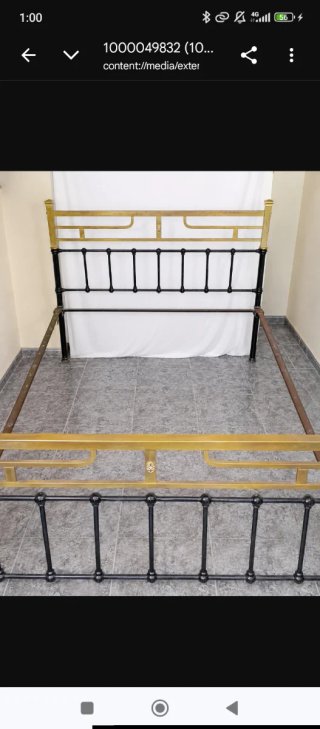 Cama Antigua de hierro y latón dorado