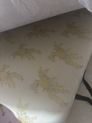 Somier beige y amarillo