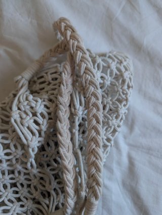 Bolso de macramé color crudo