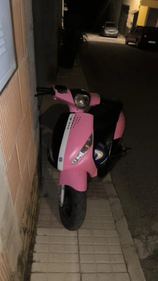 Piaggio Zip Scooter Roja y Negra