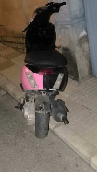 Piaggio Zip Scooter Roja y Negra