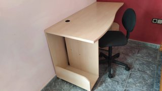 Escritorio y silla de oficina