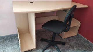 Escritorio y silla de oficina